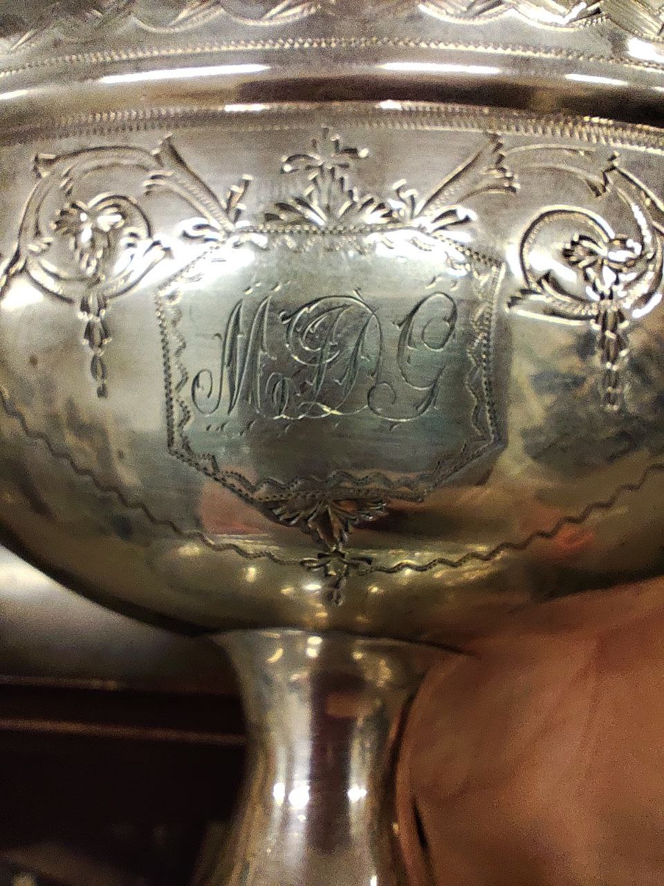 A fine quality Irish Georgian bright cut helmet shaped Bowl, with swing handle, the body with etched - Bild 4 aus 6