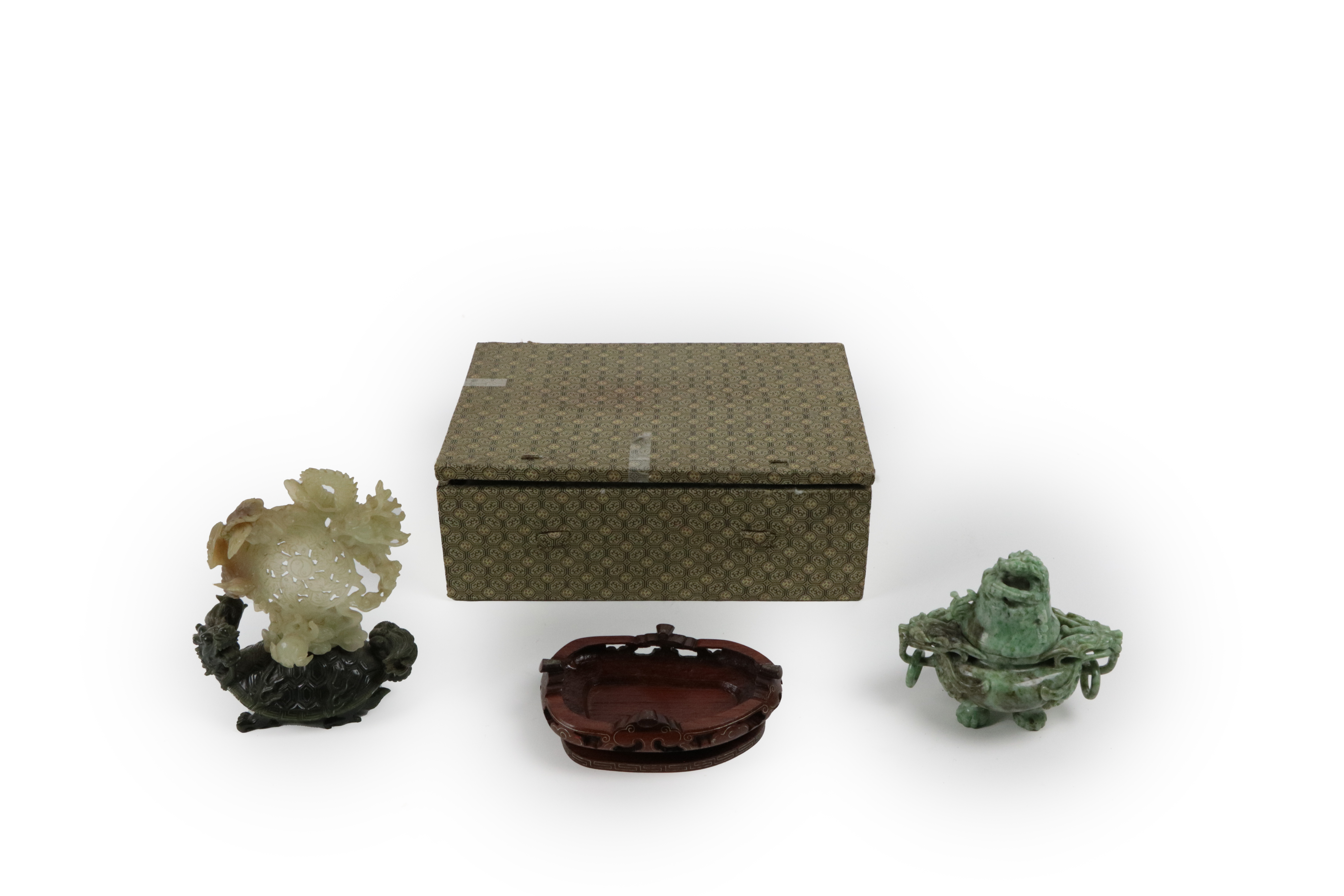 An attractive carved Chinese jade Model, the celadon top with central pierced medallion surrounded - Image 2 of 3