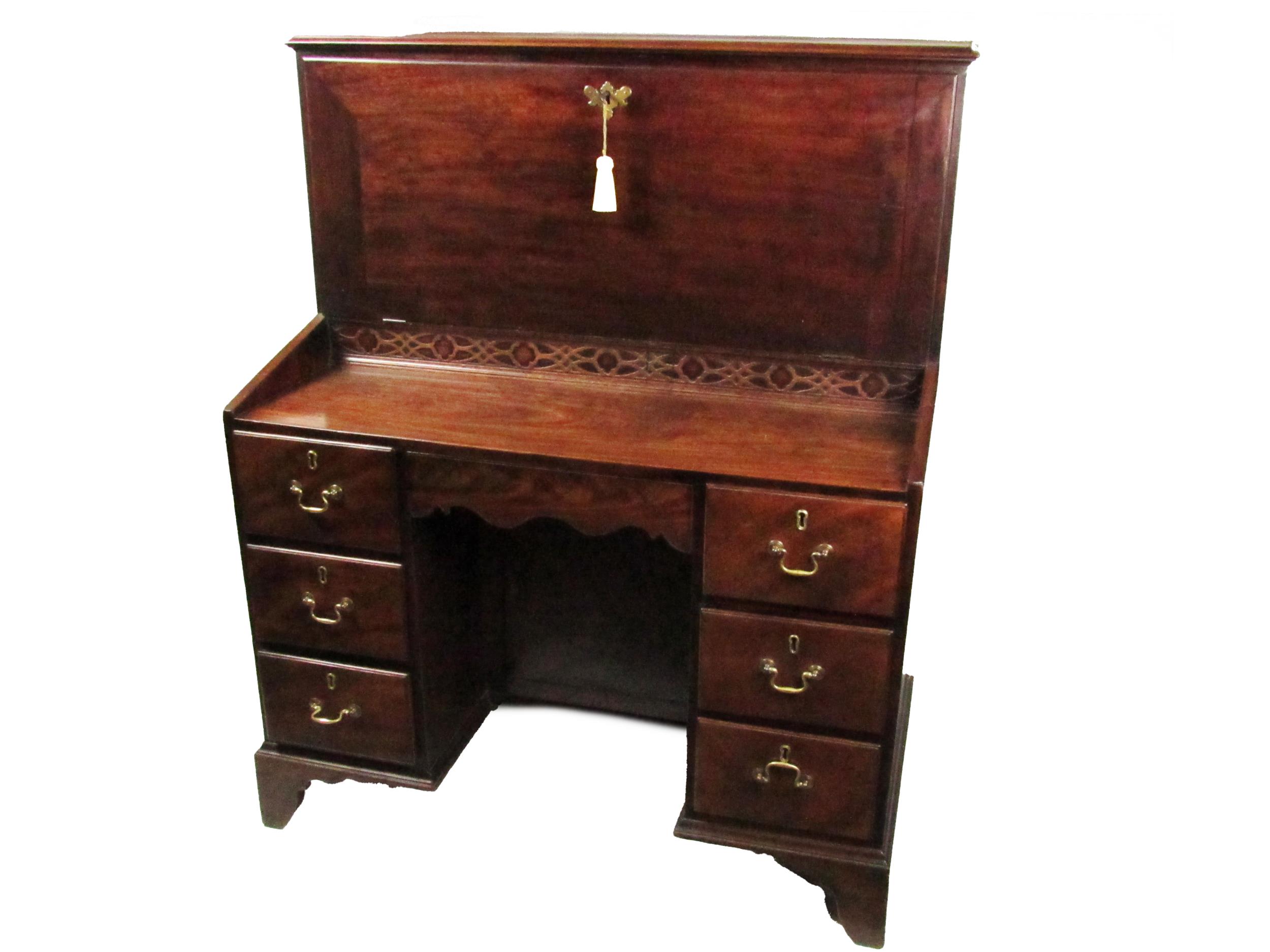 A rare and important Irish Georgian mahogany Estate Desk, in the manner of Chippendale, the - Bild 2 aus 2