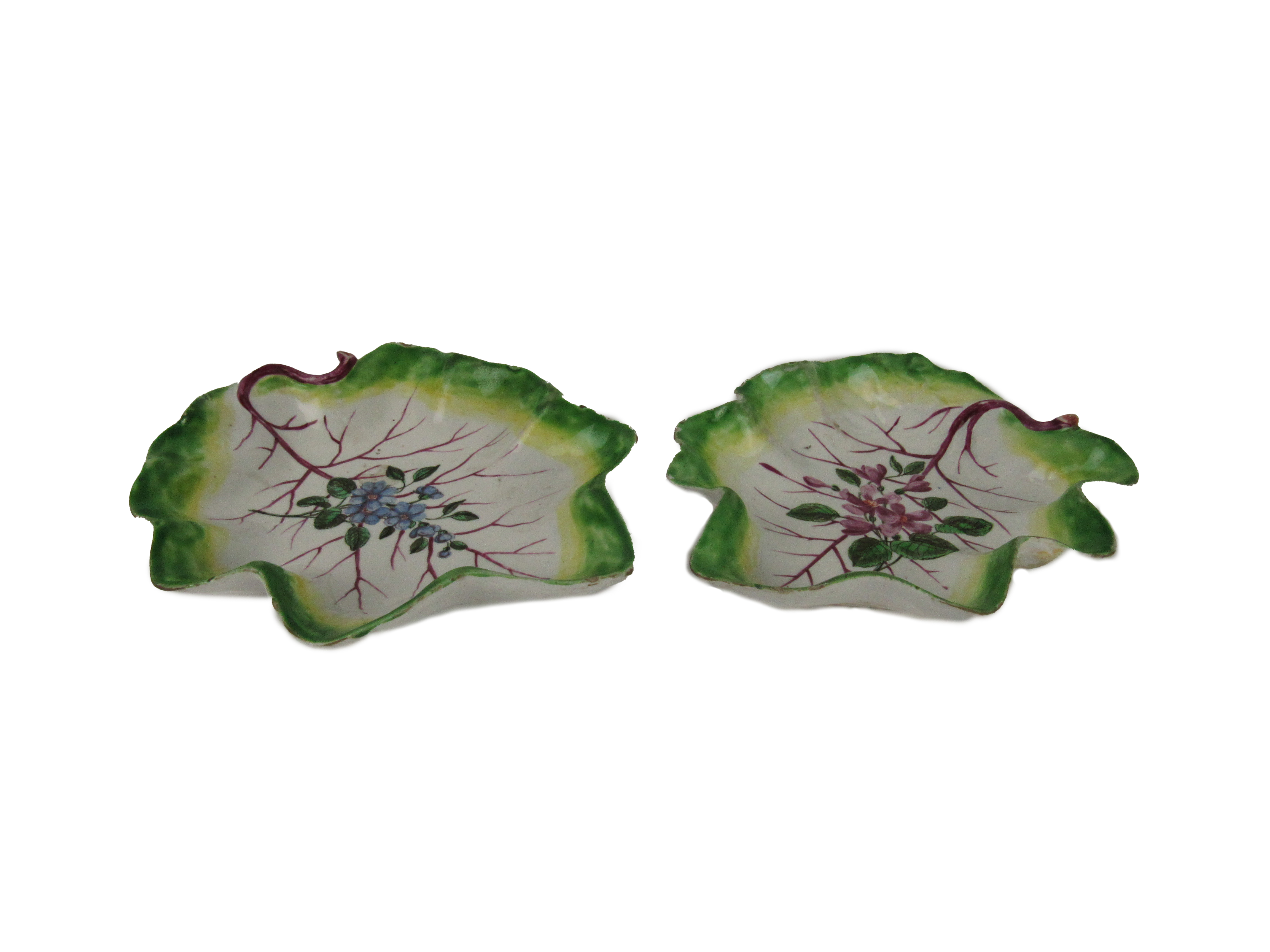 A good pair of mid-18th Century Botanical Trompe l'oeil bow china Leaf Dishes, c. 1760, with red