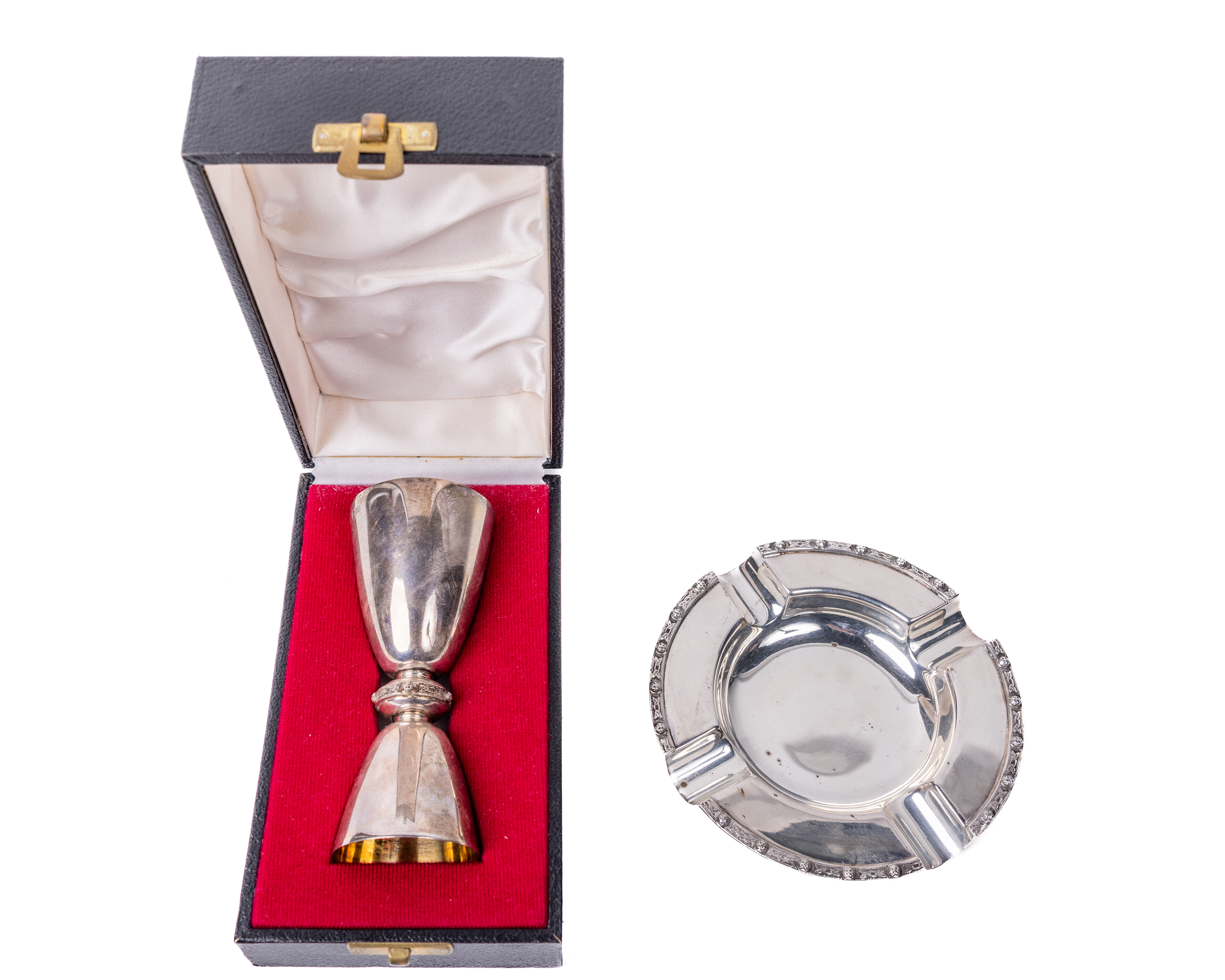 An Irish Celtic design silver double sided Drink Measure by Irish Silver Limited, Dublin, cased;