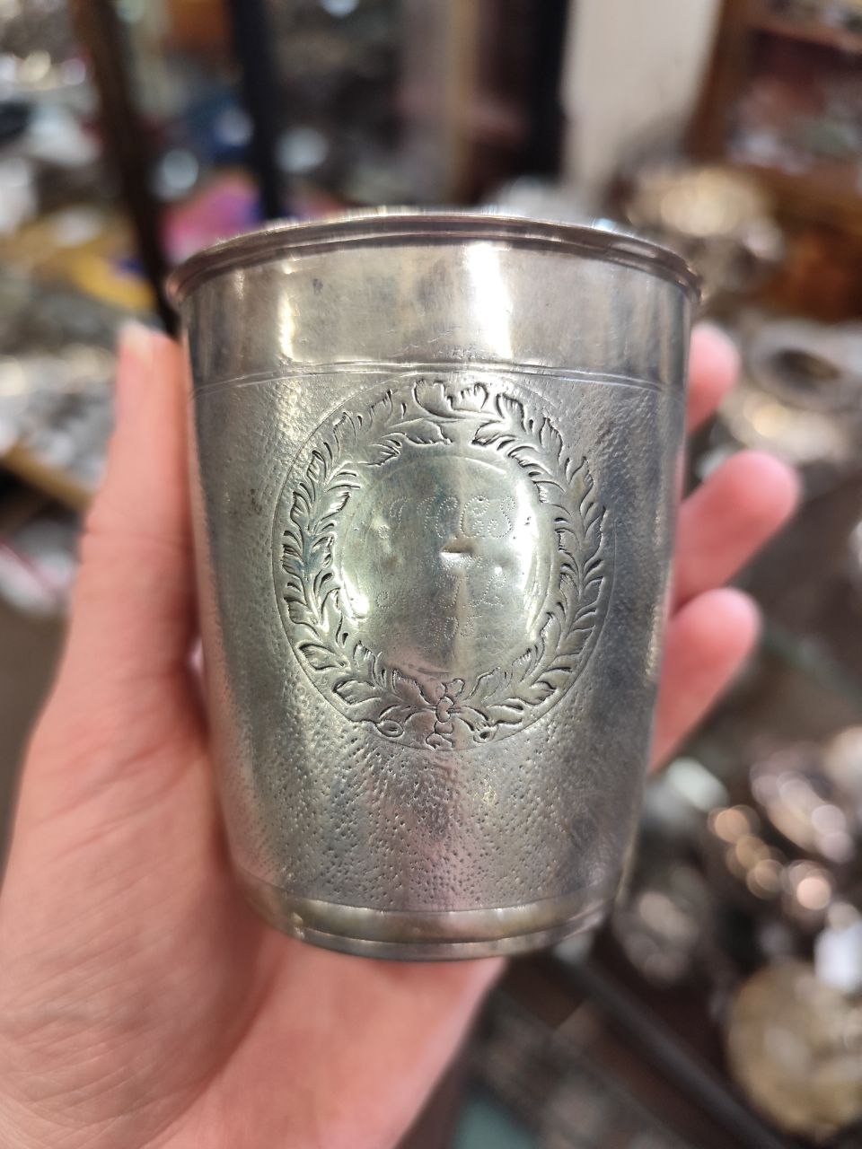 A rare Irish Queen Anne period  Provincial silver Tumbler, Cork, of etched and pricked decoration - Image 4 of 4