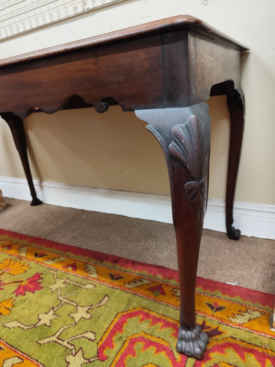 A fine quality early 19th Century Irish mahogany Side Table, the plain moulded top over a shaped - Image 3 of 9