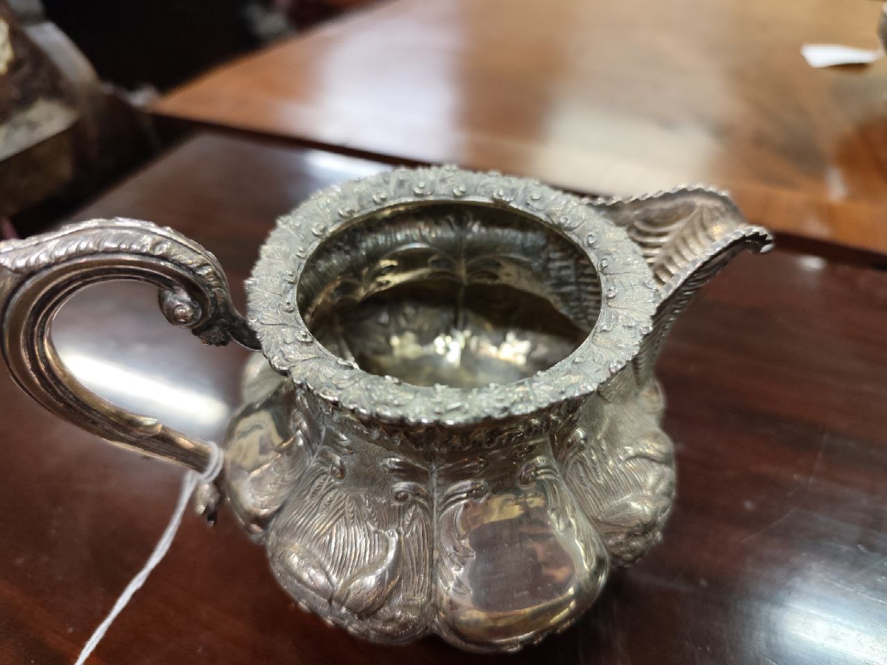 A fine quality Victorian Tea & Coffee Service, comprising teapot, coffee pot, cream jug and sugar - Image 2 of 10