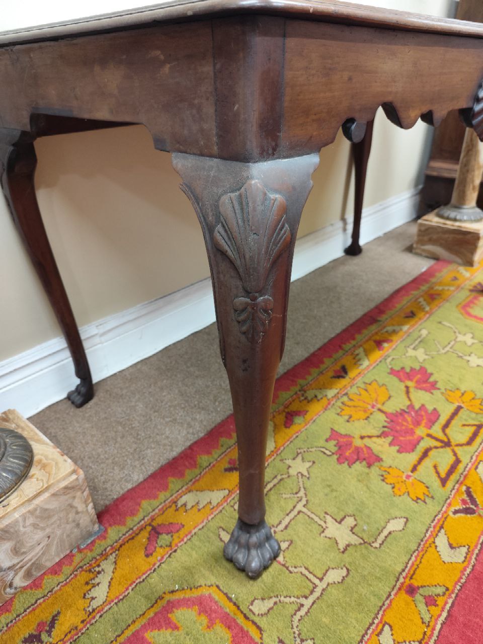 A fine quality early 19th Century Irish mahogany Side Table, the plain moulded top over a shaped - Image 6 of 9
