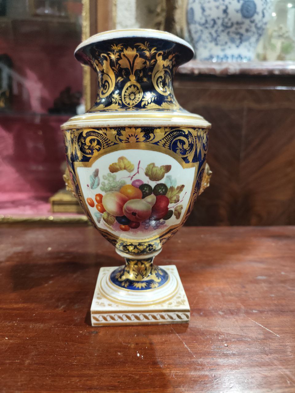 A pair of attractive 19th Century Meissen porcelain two handled hand painted and gilt highlighted - Bild 6 aus 11