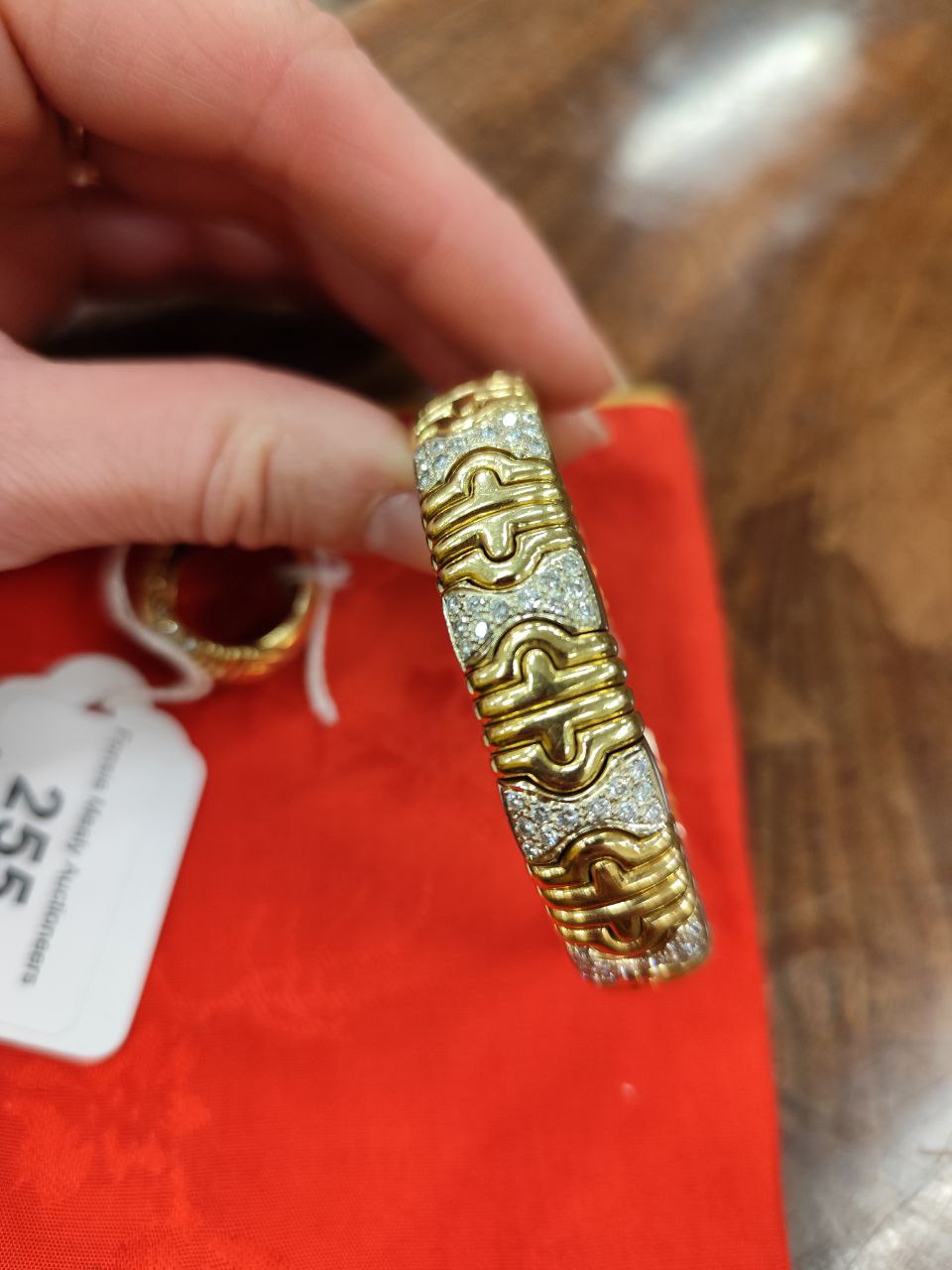 An attractive 18ct lime and yellow gold Bulgari design rigid Bracelet, set with 60 diamonds 1. - Image 2 of 18