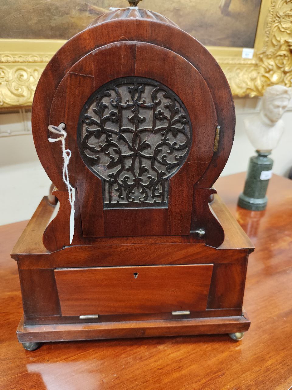 A very fine quality Regency period English Bracket Clock, the circular top with brass flame finial - Bild 9 aus 11