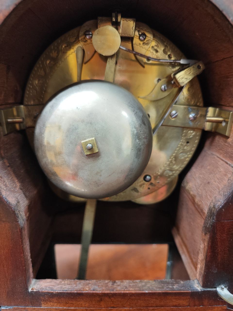 A very fine quality Regency period English Bracket Clock, the circular top with brass flame finial - Bild 8 aus 11