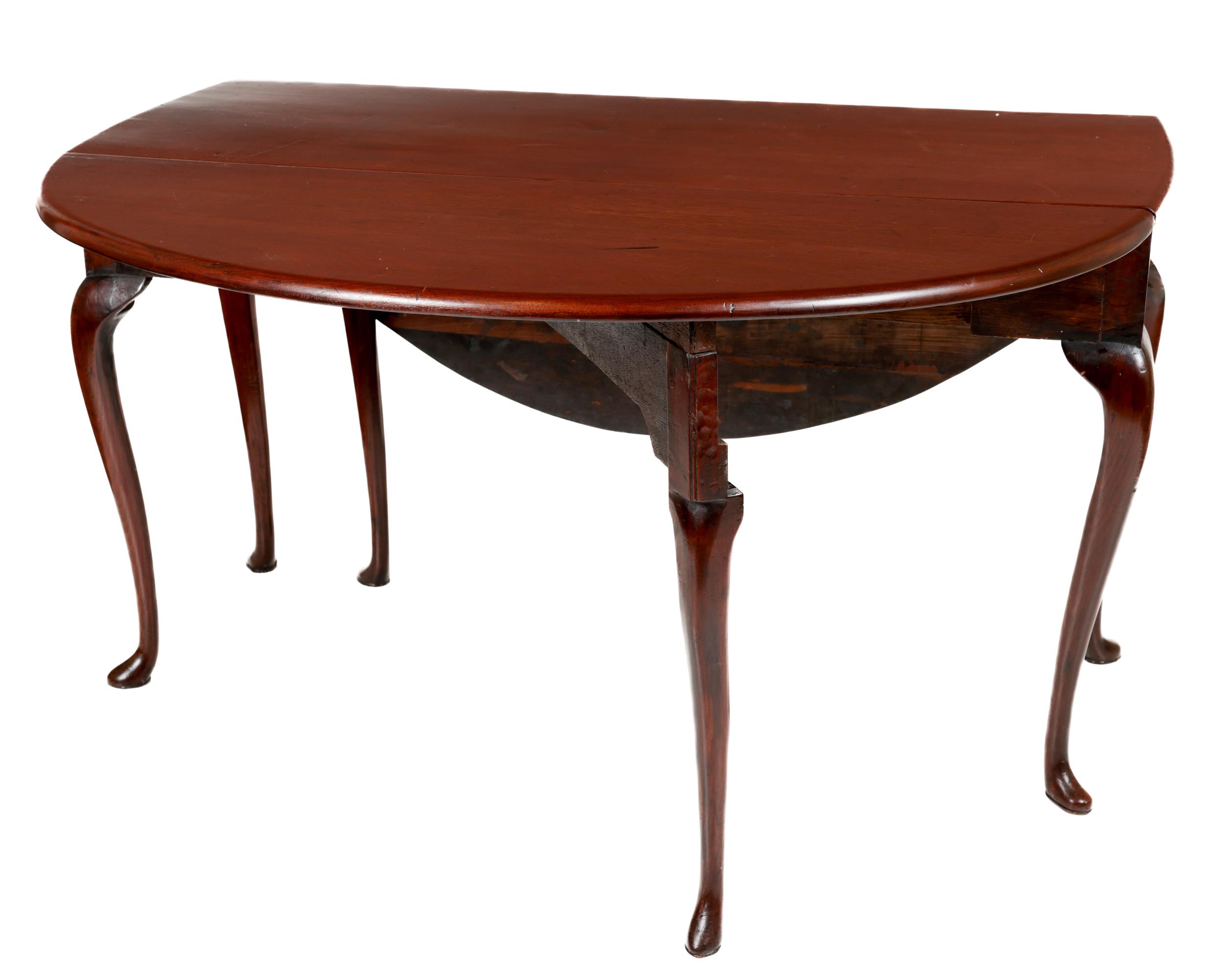 A fine quality and heavy Irish Georgian mahogany drop-leaf Table, with gate leg design, the demi- - Image 2 of 2