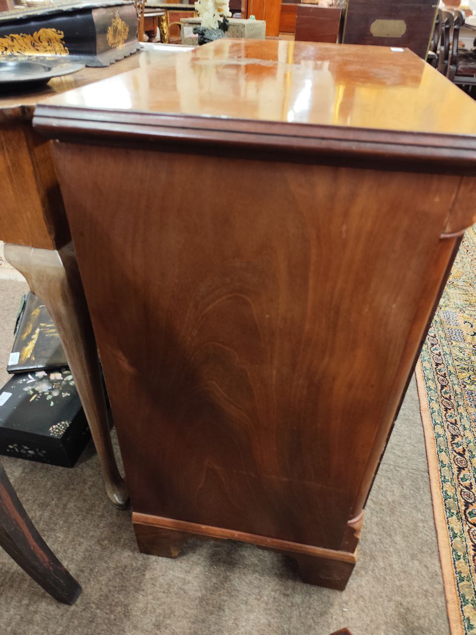 An attractive mahogany Chest, of small proportions in the Georgian style, with three long and two - Image 4 of 5