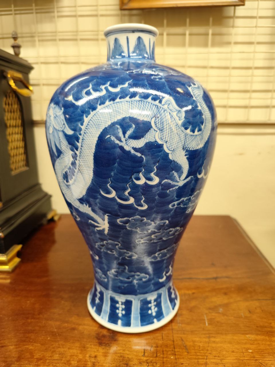 A large Chinese blue and white bulbous shaped 'Dragon Vase,' decorated with floating dragons, - Image 2 of 8