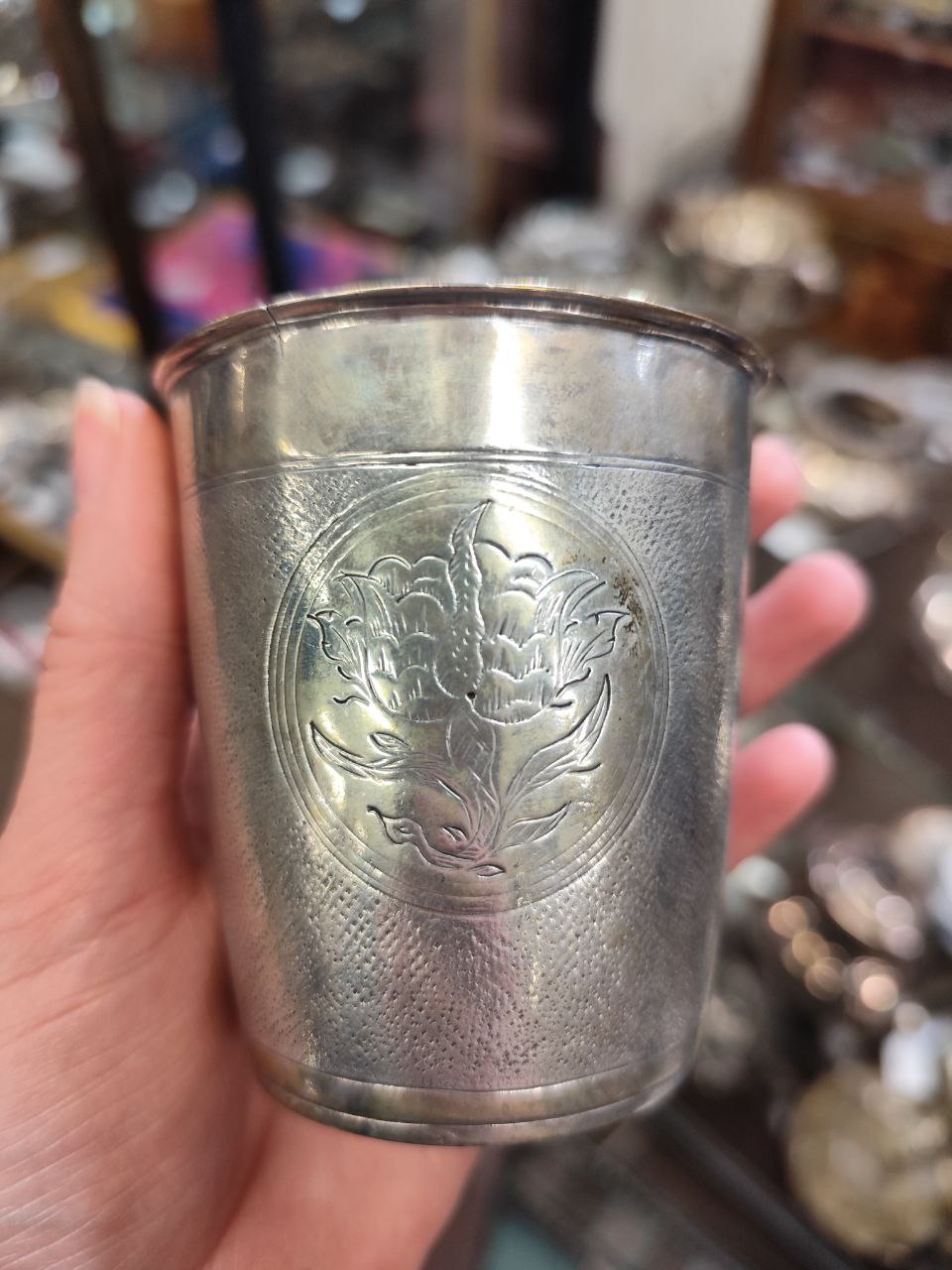 A rare Irish Queen Anne period  Provincial silver Tumbler, Cork, of etched and pricked decoration - Image 3 of 4
