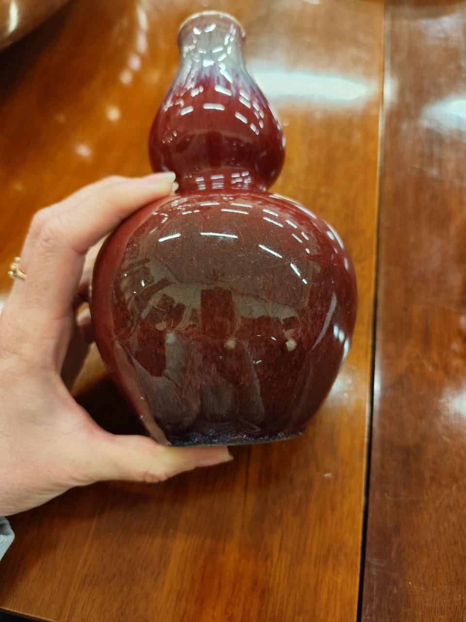 An attractive Chinese double gourd red 'flambé' design Vase, approx. 20cms (8"), together with a - Bild 6 aus 10