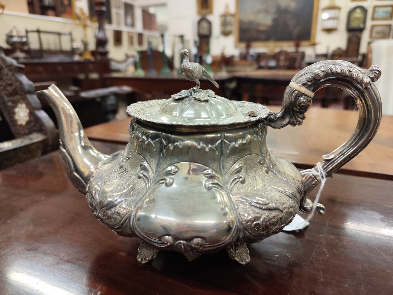 A fine quality Victorian Tea & Coffee Service, comprising teapot, coffee pot, cream jug and sugar - Image 7 of 10