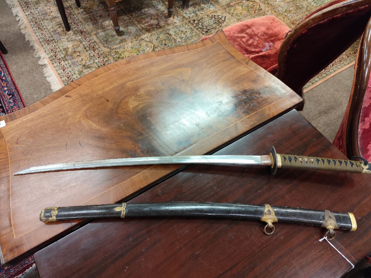 Militaria: A fine quality W.W.2 Japanese 'Katana' Naval Sword,' the handle with fish skin grip - Bild 5 aus 11