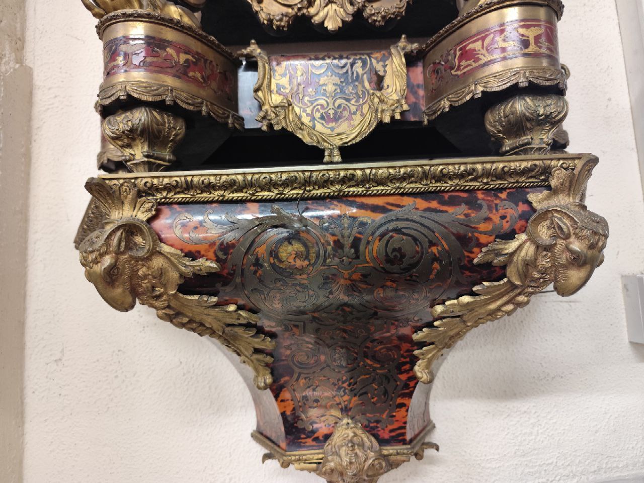 A fine quality 19th Century Louis XVI style French Boulle Bracket Clock, the top surmounted with a - Image 8 of 8