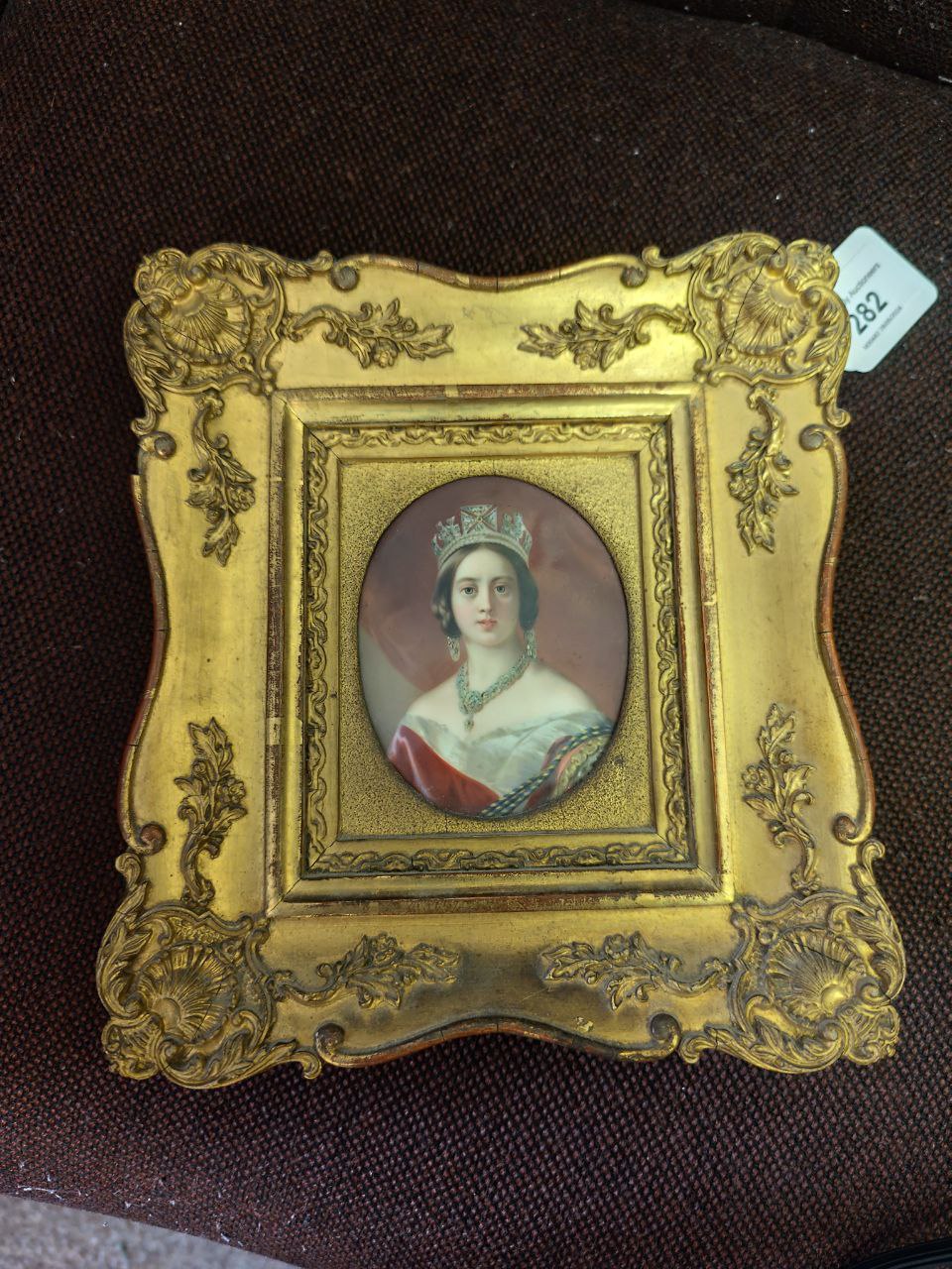 An attractive pair of painted oval miniatures of young Queen Victoria and Albert in regal attire, in - Image 4 of 9