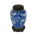 A fine quality early blue and white Chinese Ginger Jar, possibly Kangxi (1662-1722), decorated