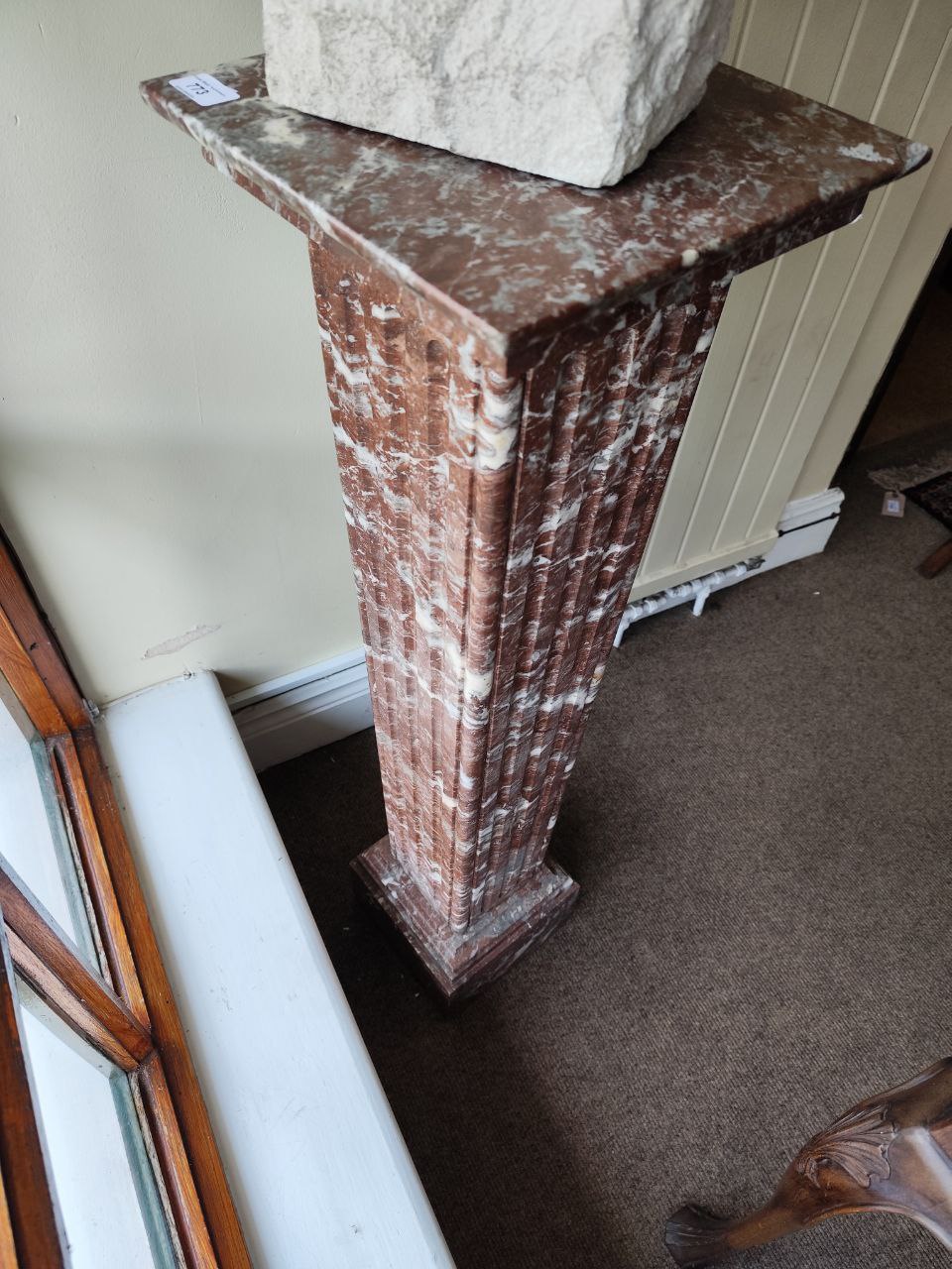 An attractive marble pedestal Plinth, with square top on a reeded tapering pillar on a square plinth - Bild 4 aus 5