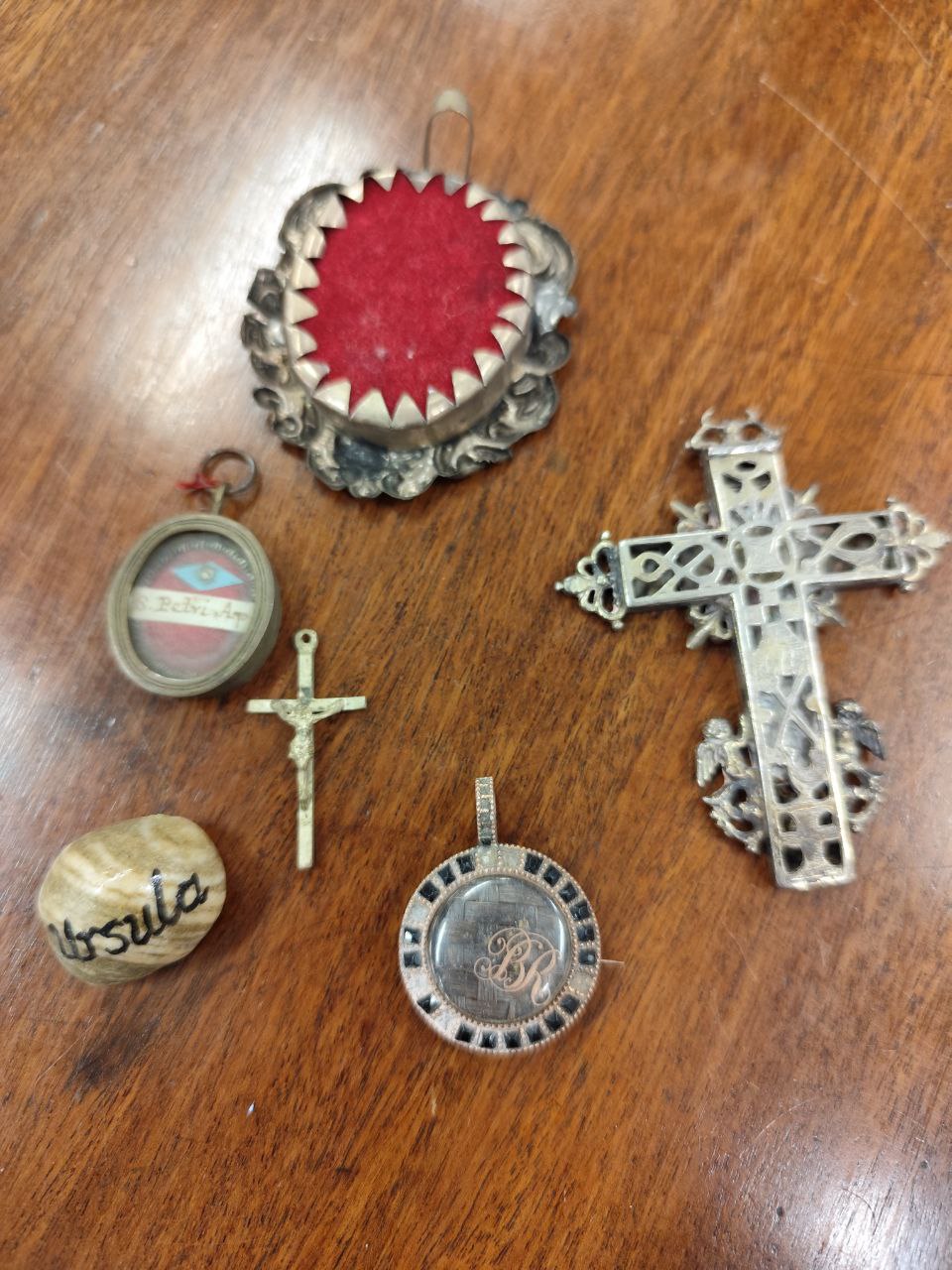 A varied collection of Religious Artefacts, including an early 18th Century silver Reliquary Cross - Image 6 of 16