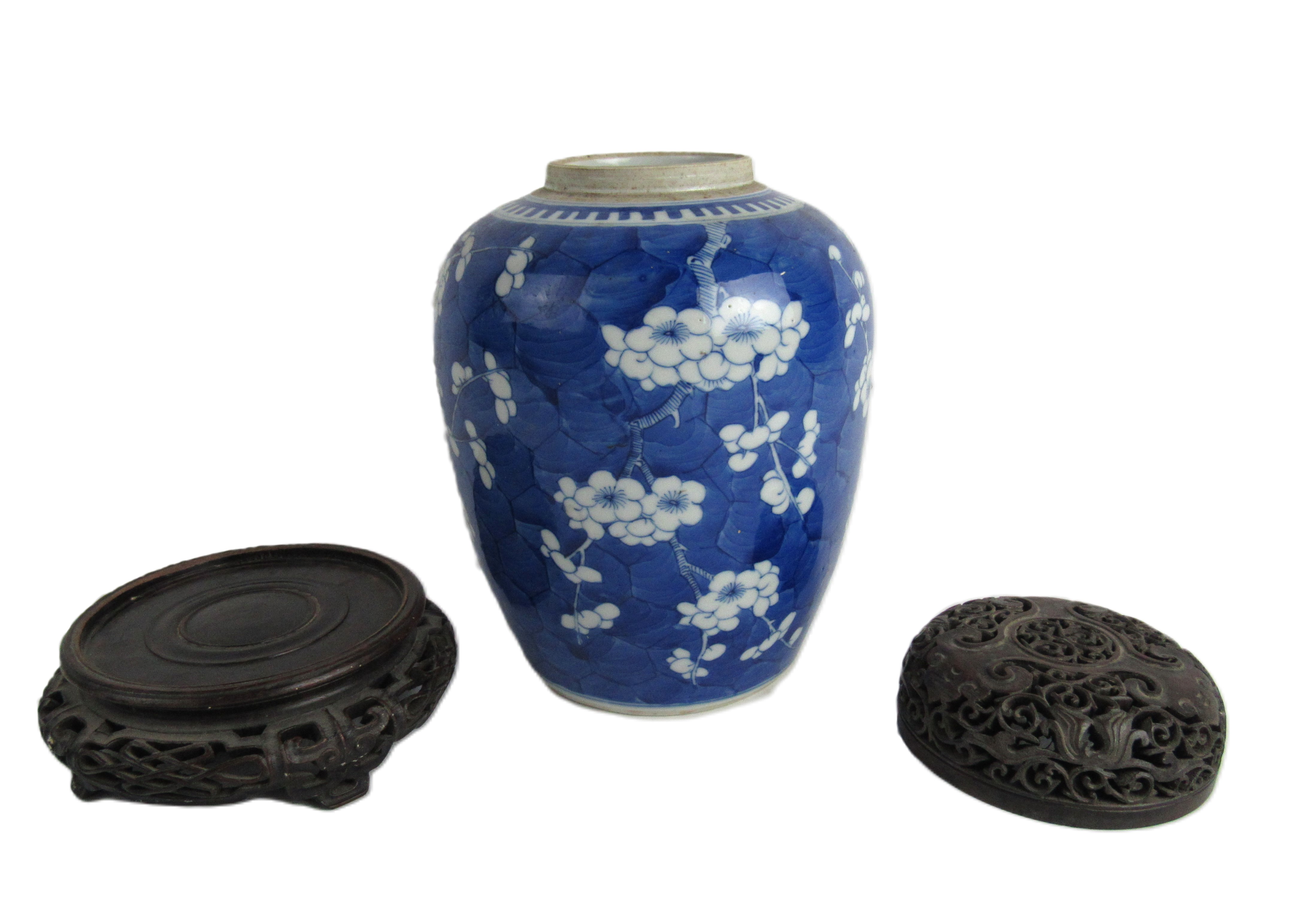A fine quality early blue and white Chinese Ginger Jar, possibly Kangxi (1662-1722), decorated - Image 2 of 2