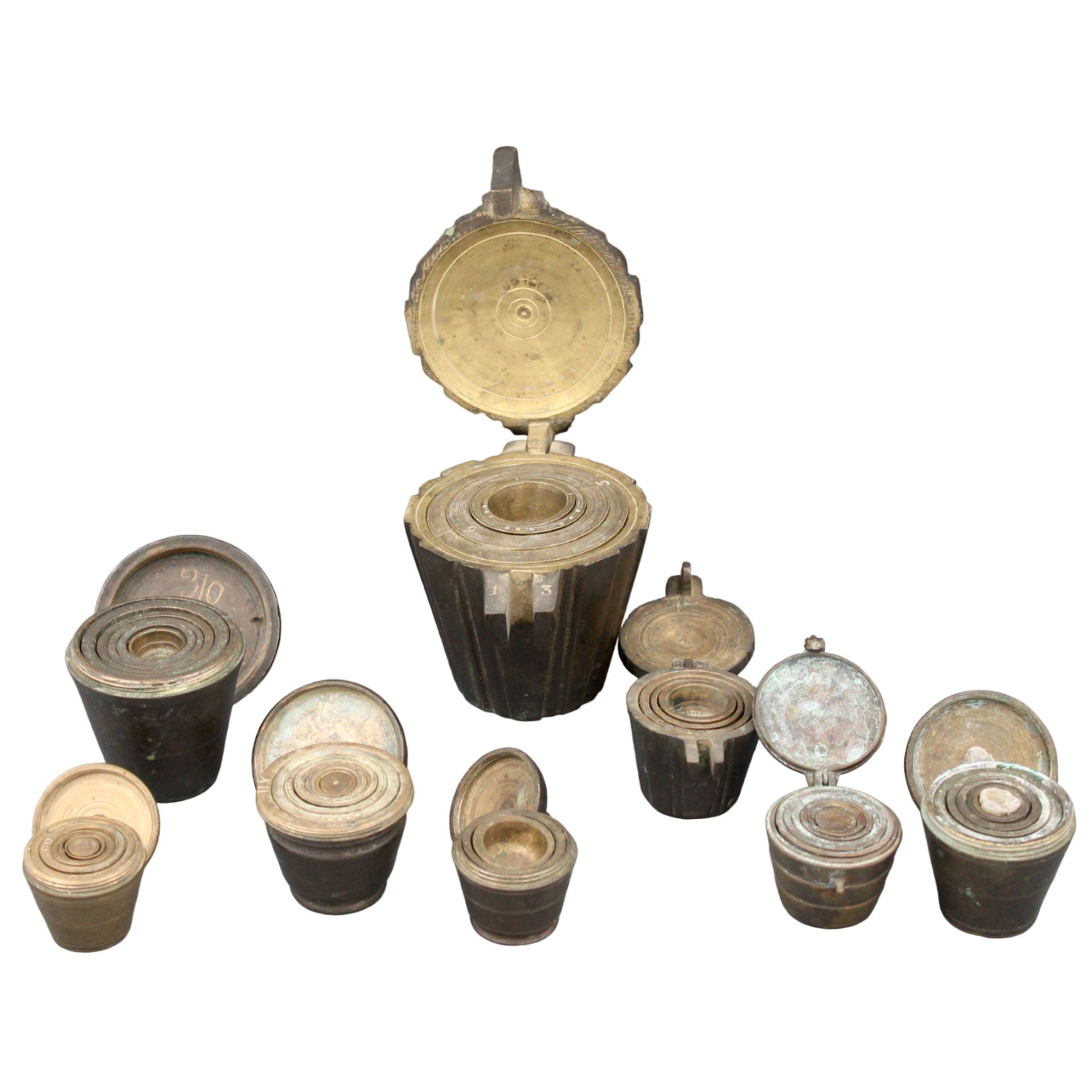 Grande lotto di mortai, pesi e campane - Large lot of mortars, weights and bells - Image 2 of 4