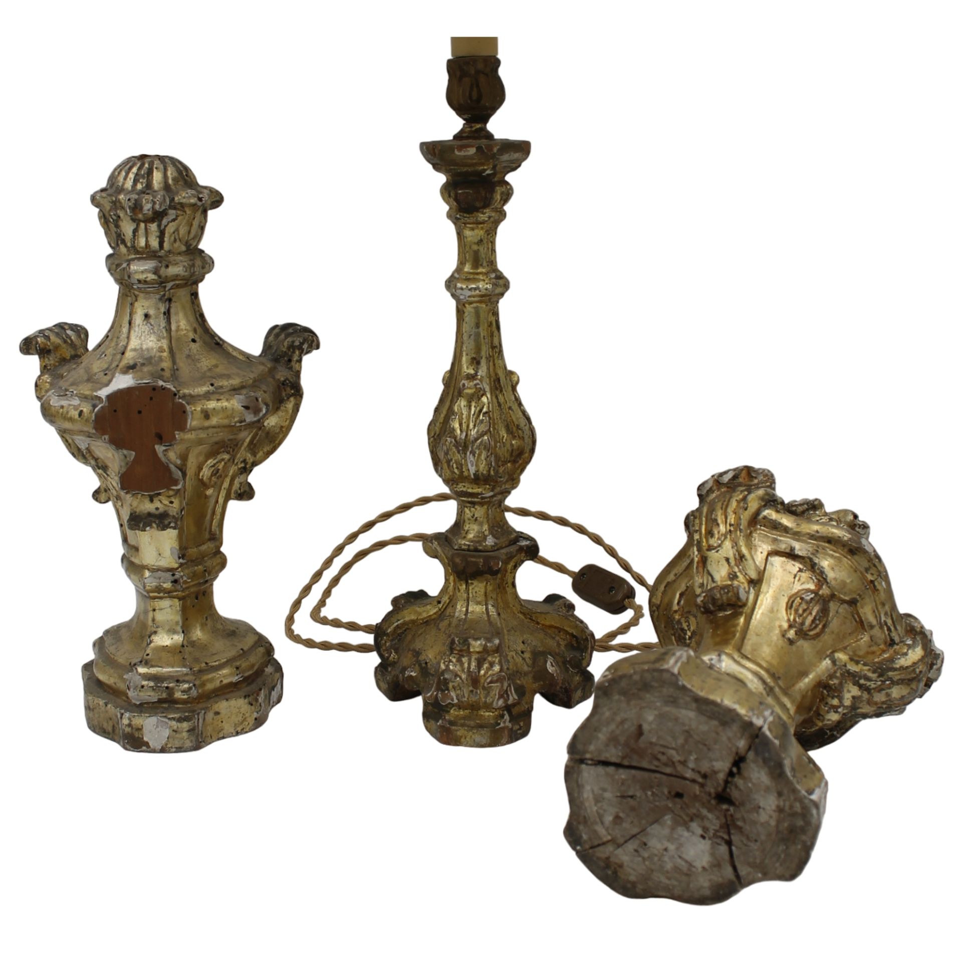 Lotto di un torciere e due pigne - Lot of a torch holder and two pine cones - Image 2 of 2