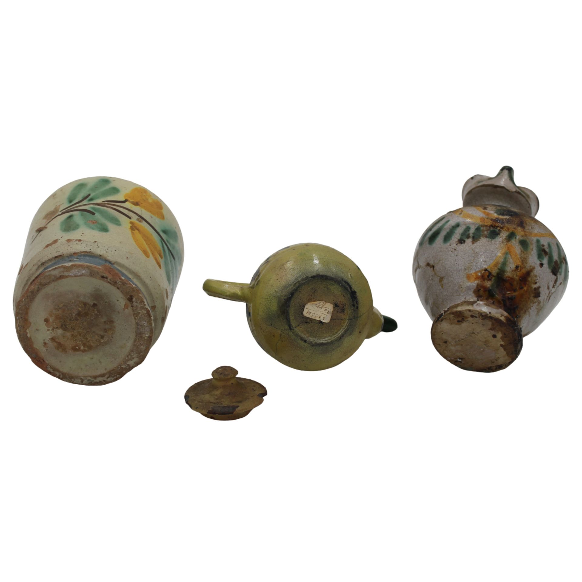 Un rocchetto, una lucerna e una piccola brocca - A rocchetto, a lamp and a small jug - Image 2 of 2