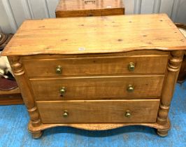 Pine chest of drawers