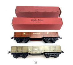 2 Hornby wagons