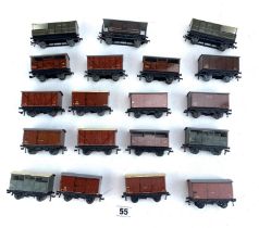 19 Hornby rolling stock