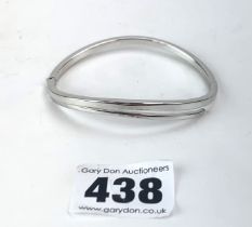 9k white gold bangle