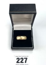 9k gold wedding band