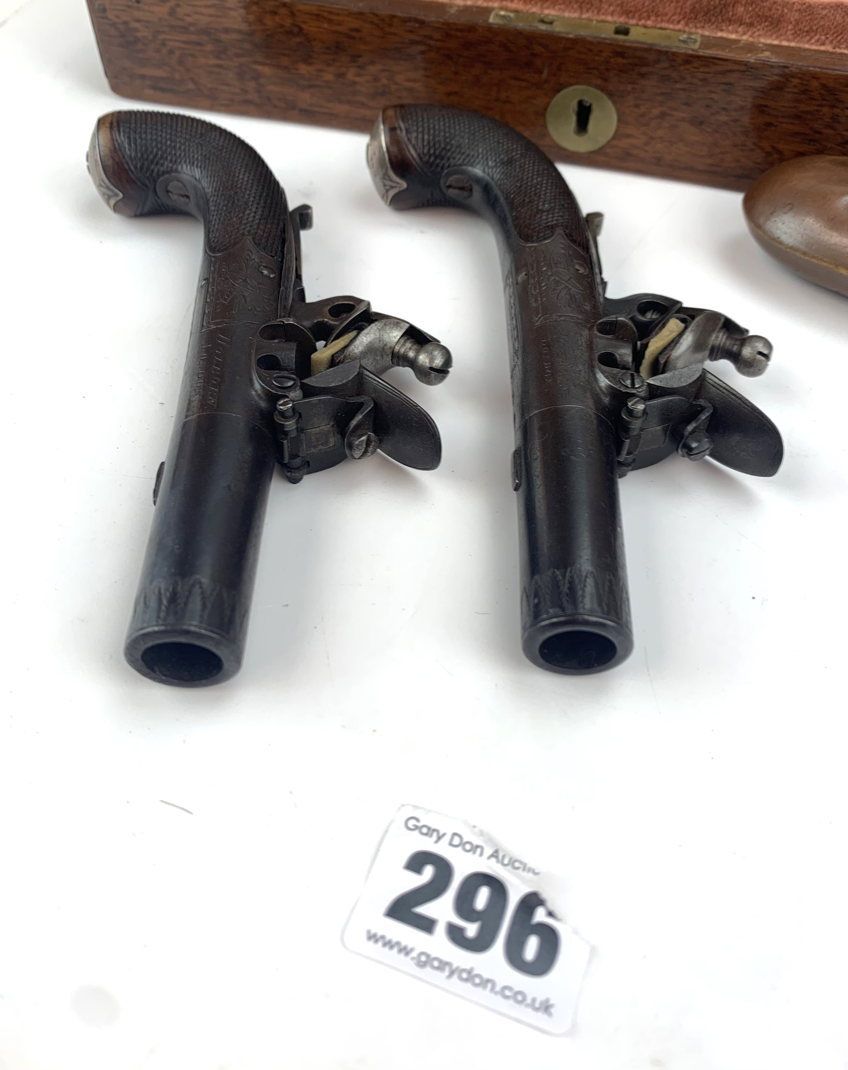 Pair of antique flintlock pocket pistols - Image 7 of 10