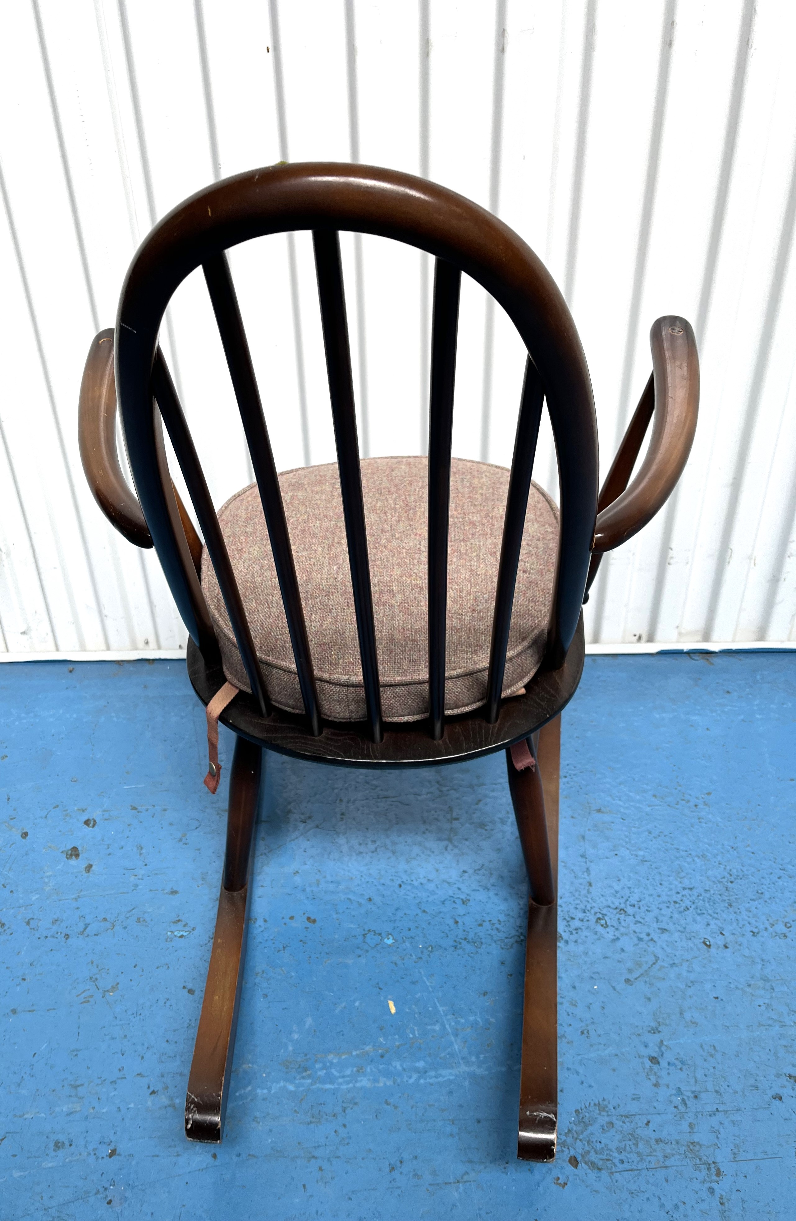 Ercol style rocking chair - Image 5 of 6