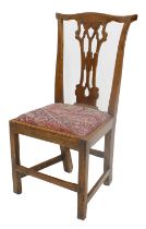Georgian elm dining chair, the shaped pierced splat back over upholstered drop in seat raised on