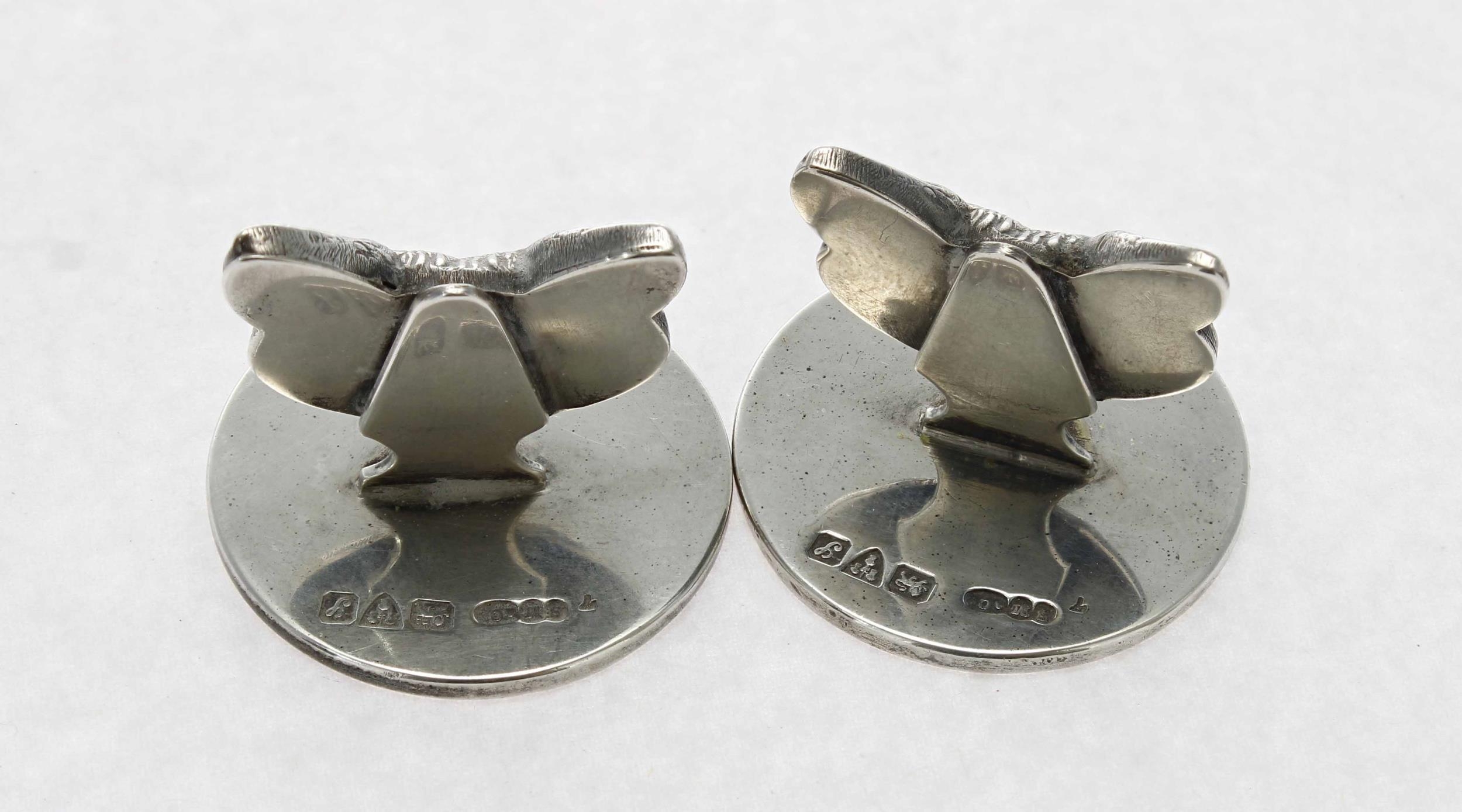 Pair of novelty silver fox menu holders by Sampson Morden & Co., with glass eyes, hallmarked Chester - Image 2 of 2