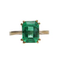 9ct green paste set solitaire ring, with 12.5mm, 3.9gm, ring size