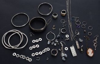 Silver jewellery to include bangles, earrings, ingot pendant, rings, gilt cameo brooch etc, 202.4gm