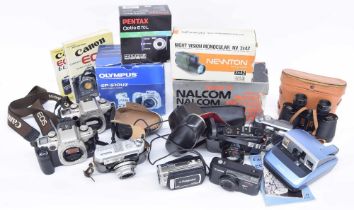 Various vintage and later cameras, including; Yashica Electro 35, Voigtlander Vitrona in leather