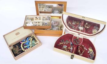 Selection of assorted costume jewellery