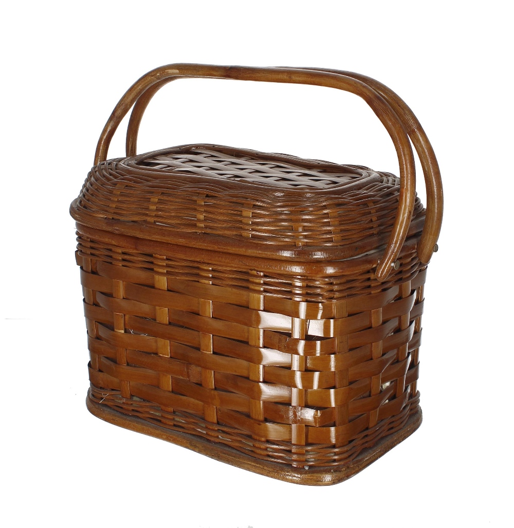 Vintage wicker picnic hamper, 11" high; the interior lined and fitted with contents including - Bild 2 aus 2