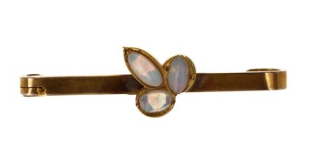 Pretty 15ct opal set bar brooch, 2.7gm, 38mm wide