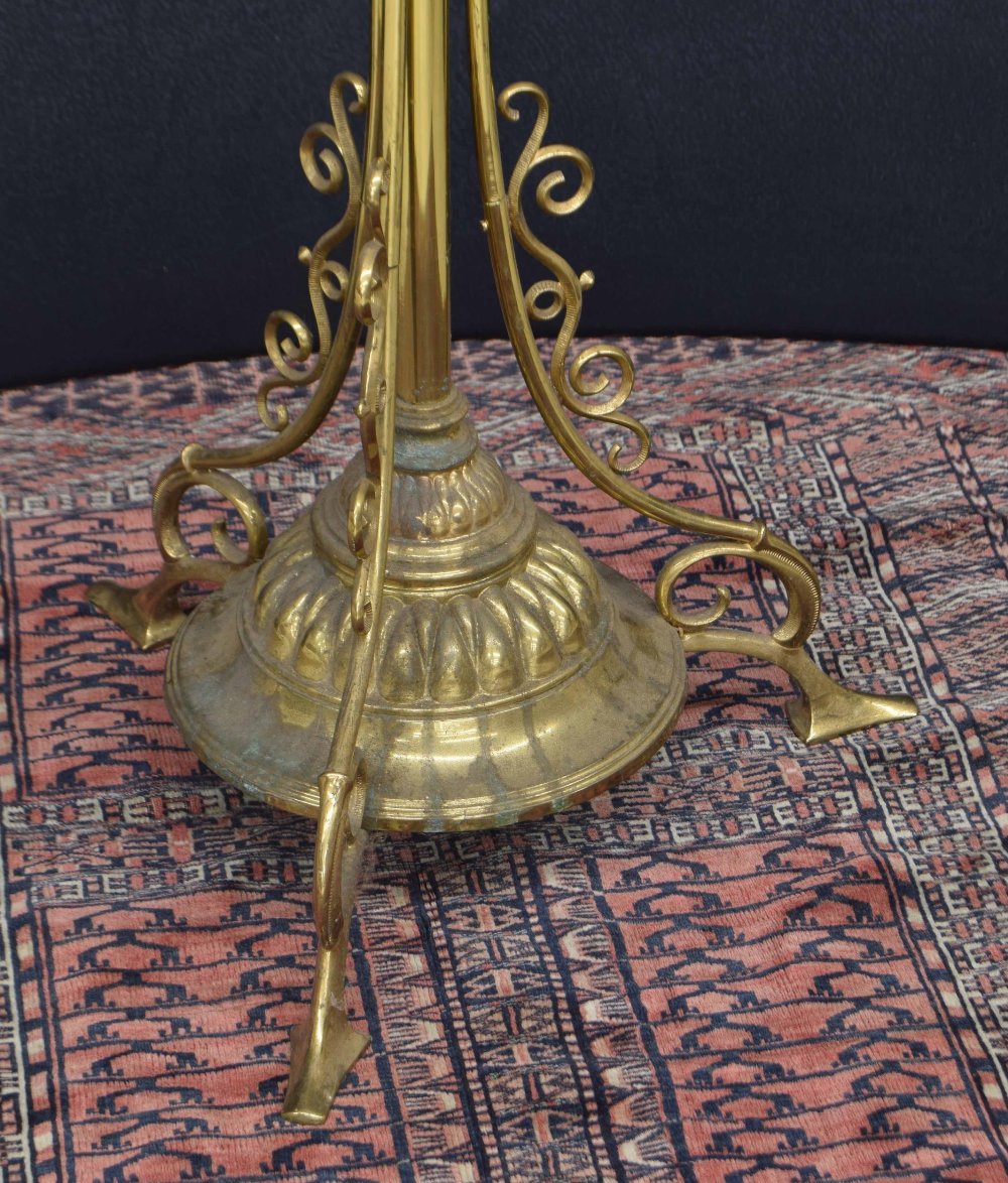 Victorian brass telescopic standard oil lamp, 54.5" high minimum - Image 2 of 2