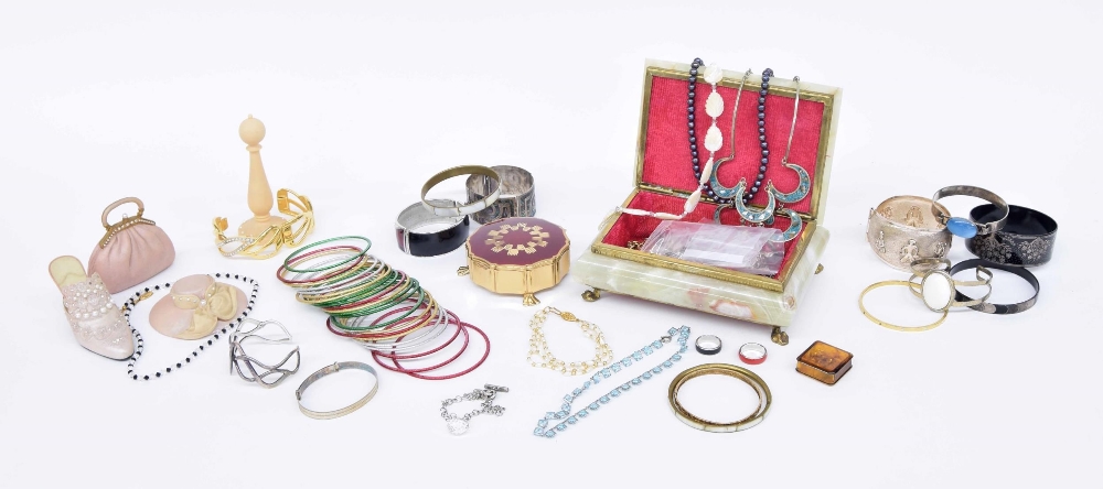 Assorted bangles, jewellery and costume jewellery various; including a hallmarked silver expanding