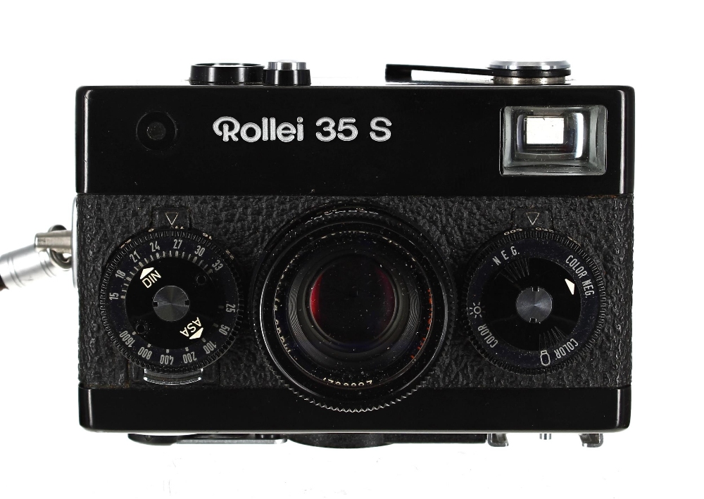 Rollei 35 S 35mm viewfinder camera, black body, made by Rollei Singapore, with a Sonnar 2.8/40 HFT