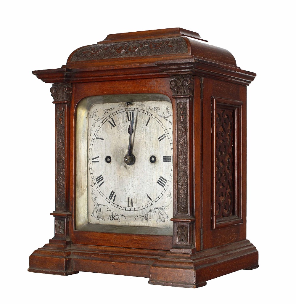 Small English walnut double fusee bracket clock, the silvered foliate engraved dial plate with - Bild 2 aus 3