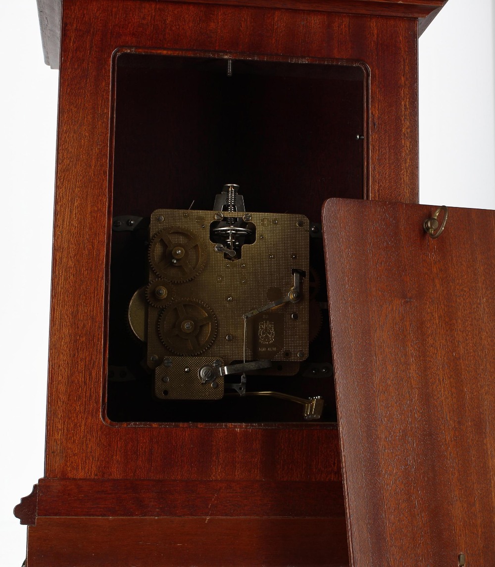 Contemporary mahogany three train bracket clock, the 7" silvered chapter ring enclosing a foliate - Bild 3 aus 3