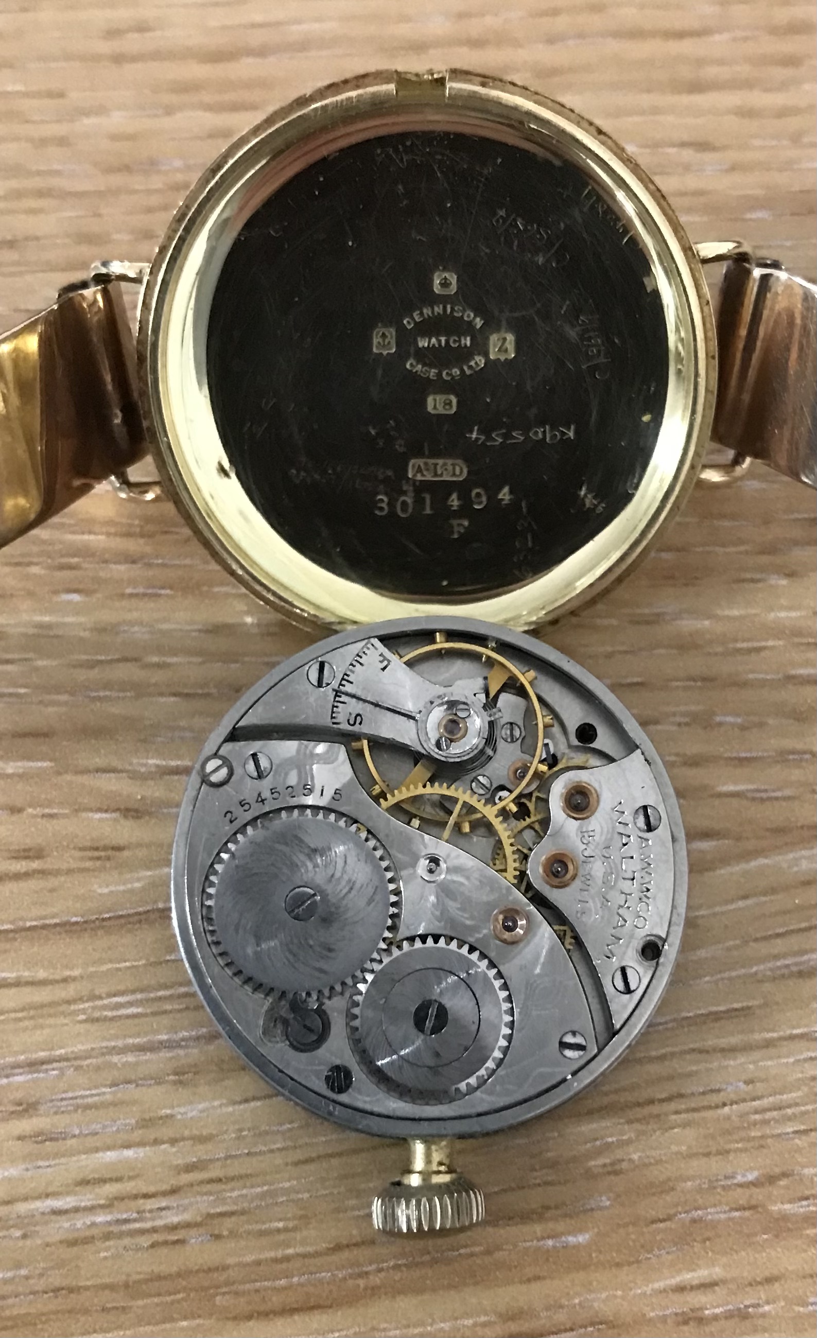 Waltham 18ct wire-lug wristwatch, case no. 301494, serial no. 25452515, circa 1926, signed dial with - Image 3 of 3